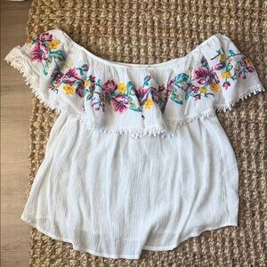Peach Love California White Floral Embroidered Blouse